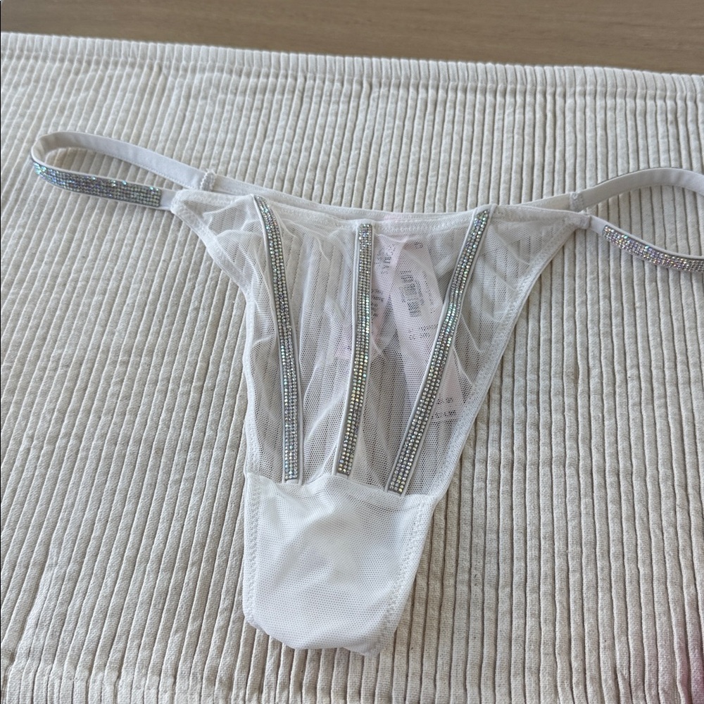 NWT WOMENS VICTORIAS SECRET THONG PANTIES SIZE M - Picture 2 of 4